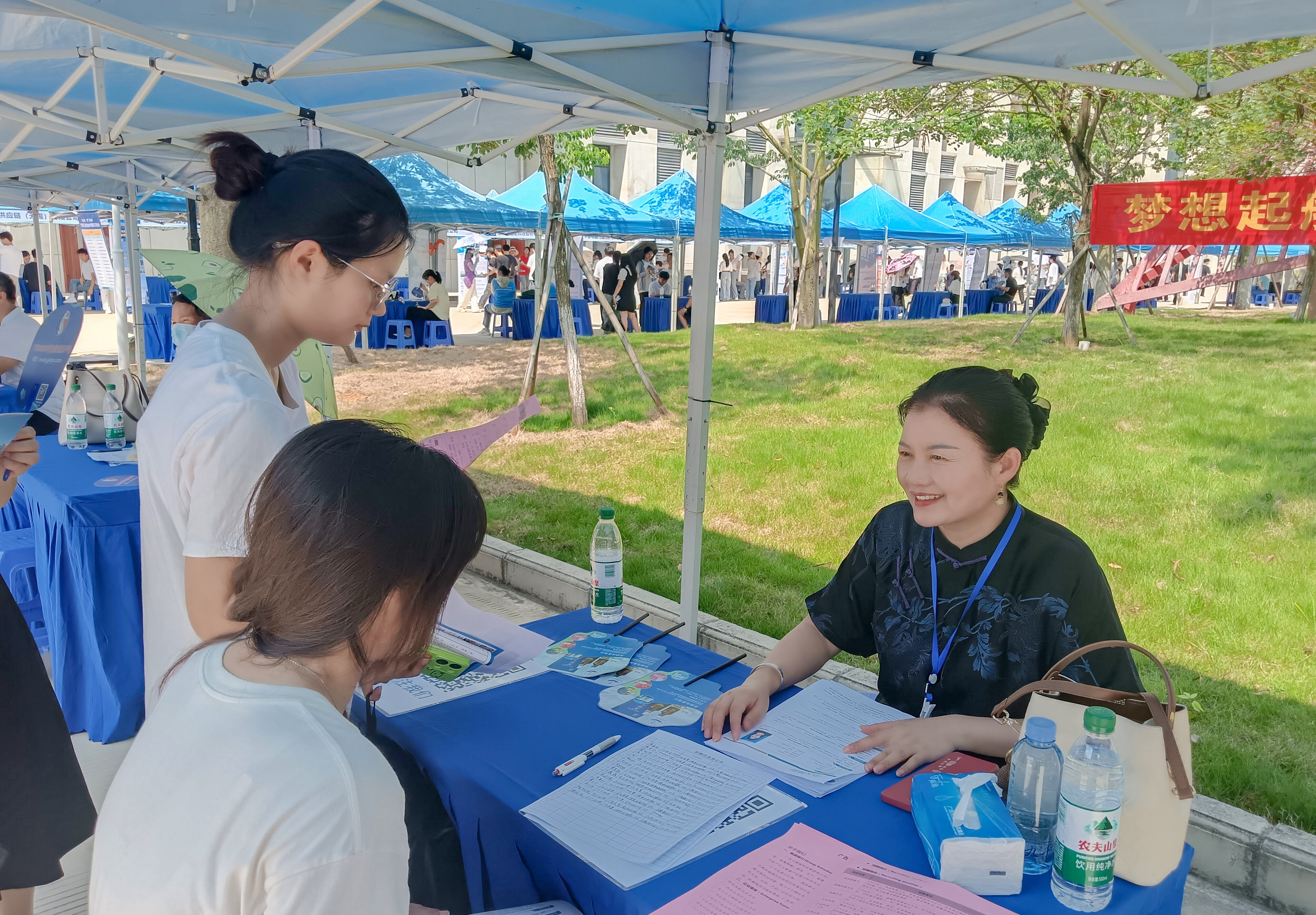 百企爭艷，天緣綠閃耀 2025 校園雙選會(huì)，見證健康未來力量